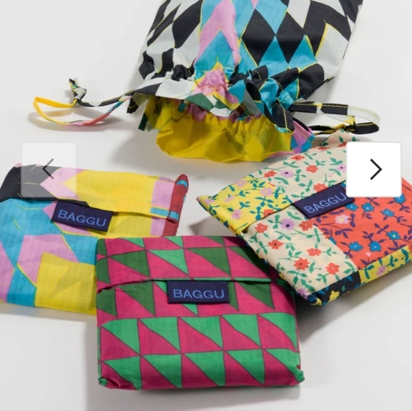 BAGGU Handbags - NWOT BAGGU Standard Half Square